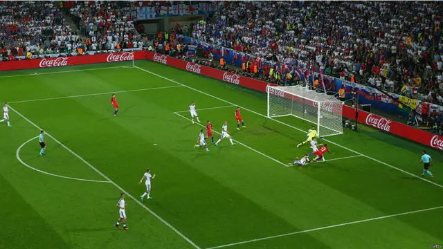 یورو 2016 کے ایک اہم میچ میں انگلینڈ اور سلوواکیا کے درمیان فرانس کے شہر ساں ایتیئن میں مقابلہ بغیر کسی گول کے برابر رہا۔