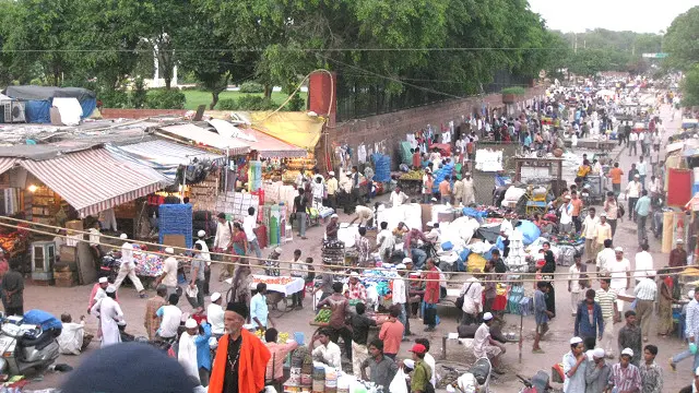 دہلی کی جامع مسجد کے مشرقی دروازے کے باہر کا منظر