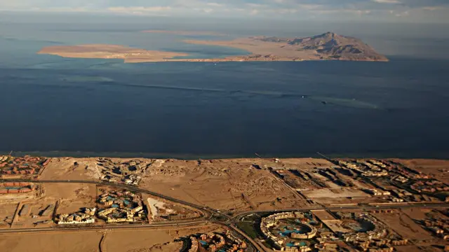 صدر السیسی کے مطابق مصری فوج ان جزیروں پر سنہ 1950 سے سعودی عرب ہی کی درخواست پر تعینات ہے