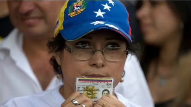 Referandumdan azil sonucu çıkması için yaklaşık 7,6 milyon seçmenin, Maduro'ya karşı oy vermesi gerekiyor.