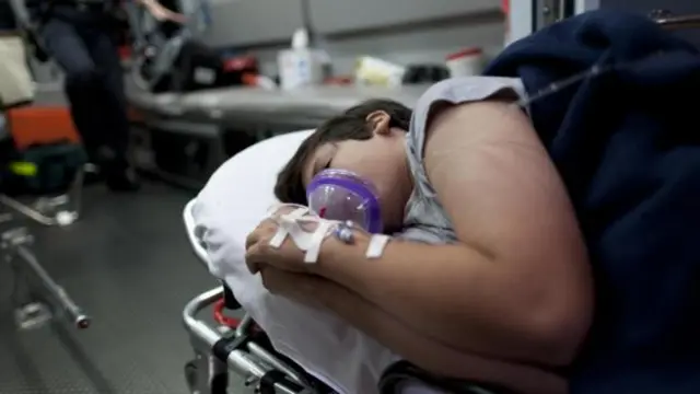 Çocukların kafası yaralandığında ilk gece bir-iki saatte bir uyandırılıp kontrol edilmeleri tavsiye ediliyor.