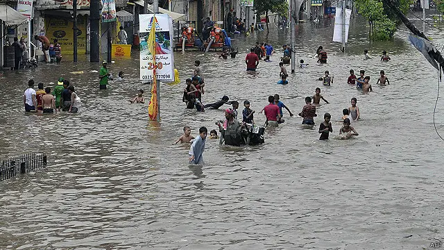 حکام ہر برس حالات کو آئندہ مون سون سے پہلے بہتر کرنے کا دعویٰ کرتے ہیں