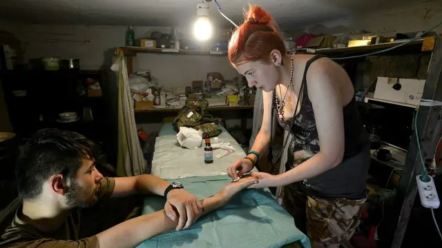 Волонтерское движение медиков постепенно утихает из-за бюрократии в Минздраве, пишет газета "День"