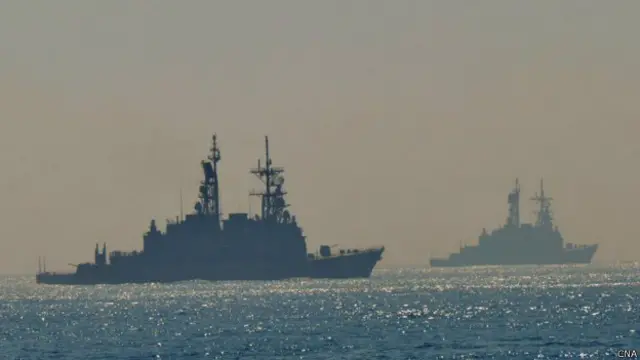 台湾纪德级驱逐舰海上操演