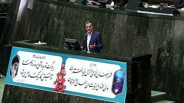 حسین نقوی حسینی گفته طرح تحقیق و تفحص از مقام های دوتابعیتی در مجلس نهم مورد بررسی قرار نگرفت