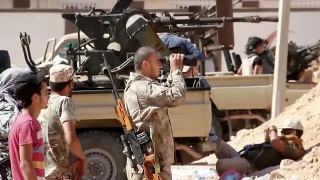 القوات الليبية تدعمها غارات جوية أمريكية