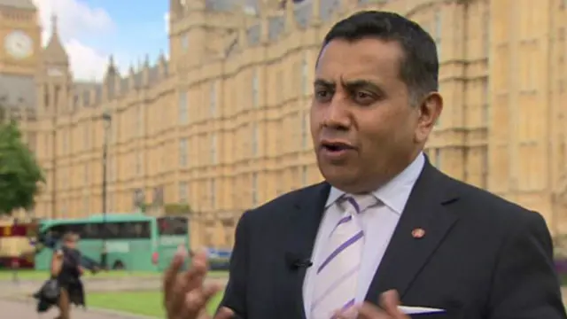 د کارګر ګوند د پارلمان غړی خالد محمود اروپايي ټولنه کې د پاتې کېدو پلوی دی