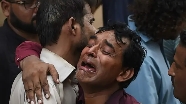 امجد صابری کی موت سے ان کے عزیز اور رشتے داروں کے علاوہ ان کے مداح بھی غم سے نڈھال ہیں