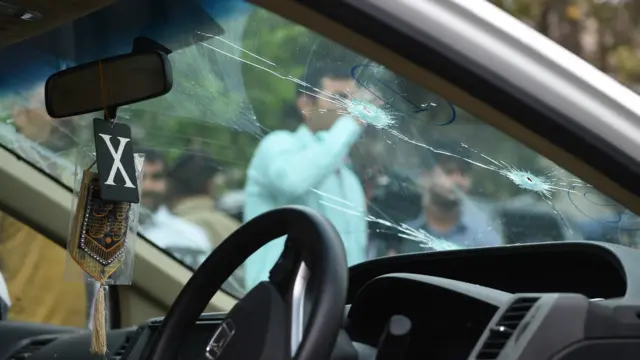 کراچی کے علاقے لیاقت آباد دس نمبر فلائی اوور کے قریب نامعلوم حملہ آوروں نے انہیں گولیوں کا نشانہ بنایا