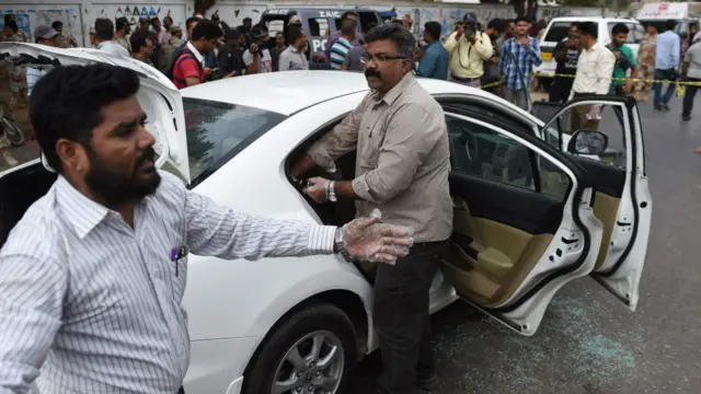 امجد صابری کو موٹر سائیکل پر سوار دو نامعلوم مسلح افراد نے گولیاں مار کر ہلاک کر دیا تھا