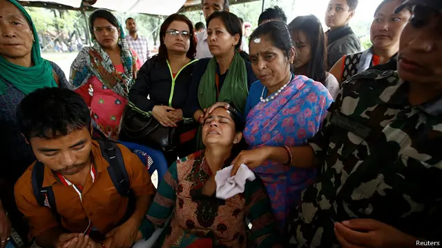 در این مراسم در کنار بستگان کشته‌شدگان، خادگا پراساد اولی، نخست وزیر و شماری از دیگر این کشور نیز شرکت داشتند.