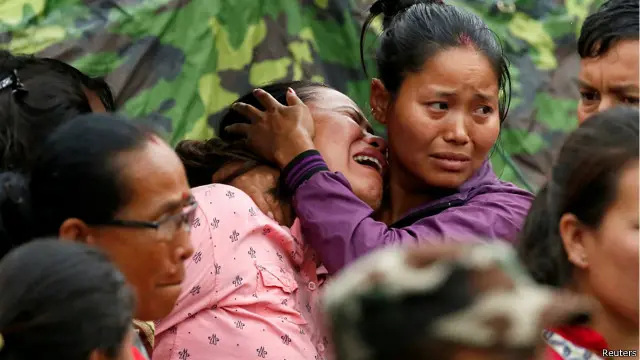 گروه طالبان مسئولیت این حمله به بس حامل این محافظان را پذیرفته است