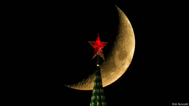 Луна над Кремлем