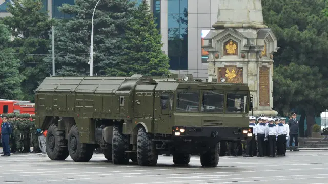 Российский оперативно-тактический комплекс "Искандер"