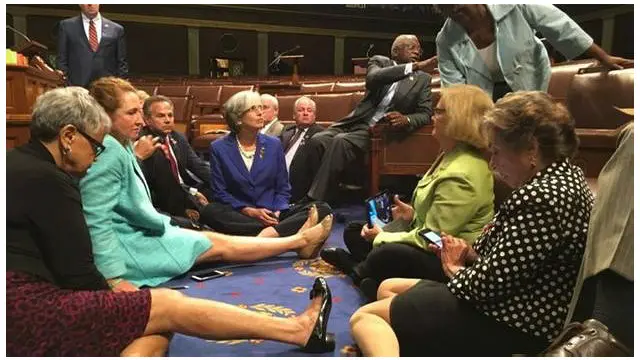 کانگریس کے دھرنا دینے والے اراکین