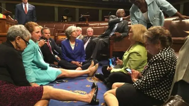 Mereka mendesak agar voting diambil sebelum masa reses dimulai akhir pekan ini.