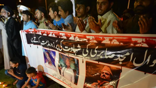 امجد صابری کے قتل پر ملک بھر میں سوگ کی فضا ہے اور لوگ انھیں خراج تحسین پیش کر رہے ہیں جبکہ اب سے کچھ دیر قبل ان کا جسد خاکی سرد خانے سے ان کی رہائش گاہ پہنچا دیا گیا تھا