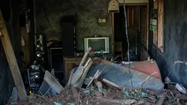 Kerusakan rumah dan infrastruktur akibat banjir dan longsor di Kabupaten Purworejo diperkirakan mencapai Rp 15,73 miliar.