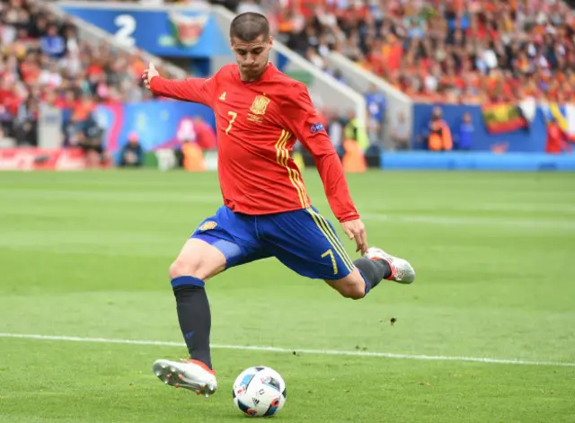 İspanyol forvet Morata, 3 grup maçı sonunda 3 golle turnuvanın en çok gol atan isimlerinden.