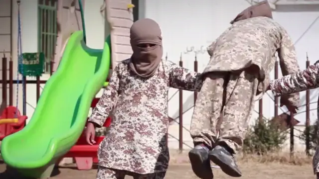 یک ویدئوی داعش کودکان بیسرپرست را در حال آموزش نظامی نشان میداد