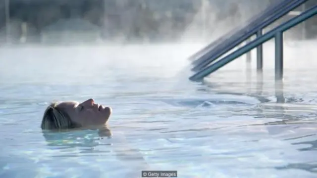皮膚起皺是完全自然的反應。(圖片來源:Getty Images)