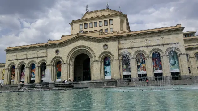 Здание национального исторического музея Армении 