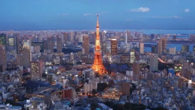 اعتقلت الشرطة اليابانية في وقت سابق هذا الشهر رئيس سابق لوكالة لتقديم المواهب ورجلين آخرين بعدما قالت امرأة إنها اغتصبت بشكل متكرر أمام الكاميرا