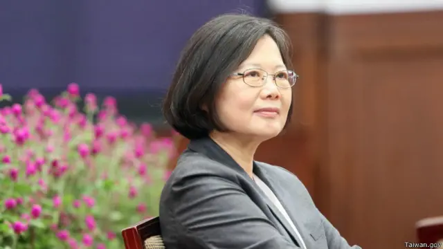 蔡英文表示“会持续关心华航员工,并要求行政团队及华航新的经营团队,全力以赴,让这件事情能够圆满落幕。”