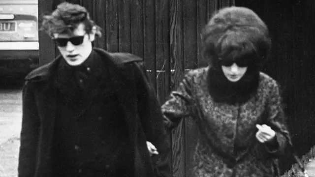 Сестра Хиндли с мужем подверглись нападкам со стороны местных жителей, несмотря на то, что они спасли город от убийц