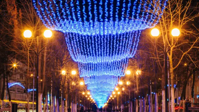 ما زالت الآثار الصحية لمصادر الضوء داخل هذه المدن مساءً، وما تسببه من وهج سماوي محل بحث مكثف