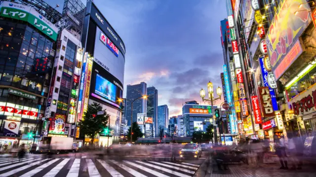 لا يؤثر التلوث الضوئي على إمكانية رصد النجوم فحسب، بل يشير فالشي وزملاؤه إلى أنه يؤثر أيضًا على البيئة والصحة العامة