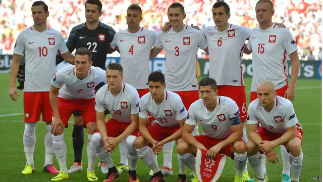 Tim Polandia sebelum mengalahkan Ukraina.