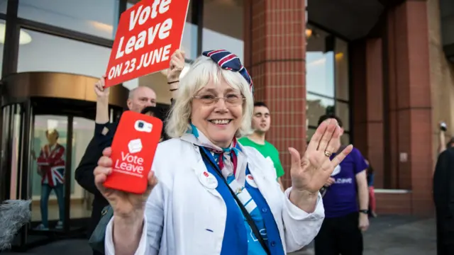 انگلینڈ میں لندن سے باہر جبکہ ویلز میں اکثریت نے یورپی یونین سے علیحدگی کے حق میں ووٹ دیا ہے