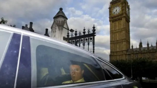 卡梅伦表示将在合理时间内尽早启动脱欧的法律程序