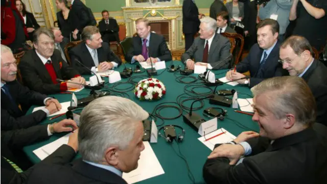 Переговори з врегулювання політичної кризи 