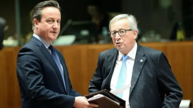 David Cameron (solda) Aİ-dən güzəştlər əldə etsə də, bu, Britaniya seçicilərini razı salmaqda kifayət etməyib