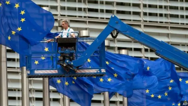 من المقرر أن يعقد وزراء الاتحاد الأوروبي اجتماعا في بروكسل يوم الثلاثاء لبحث تداعيات تصويت بريطانيا للخروج من الاتحاد