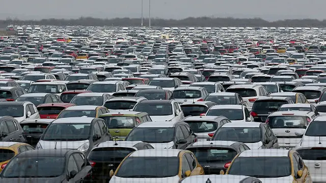 Із послабленням фунта імпортні товари стануть дорожчими для британців