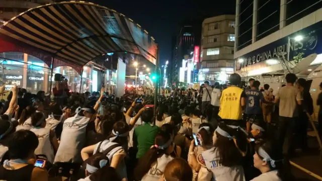 台湾华航的空服员23日突然宣布罢工，让资方措手不及