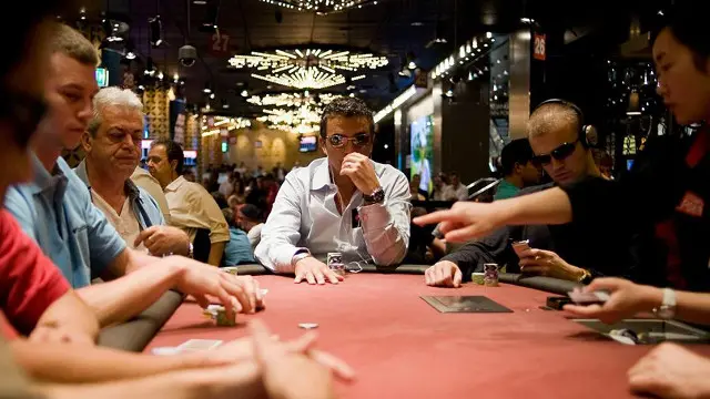 Гра в покер