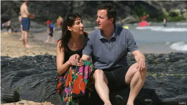 في عام 1996 تزوج كاميرون من سامنثا، ابنة السير ريجنالد شيفيلد