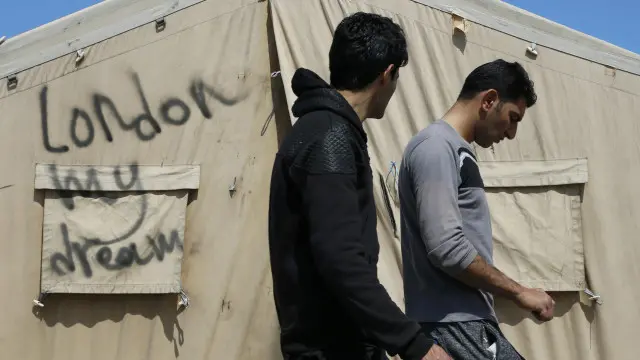 وقعت مصادمات في فبراير/شباط عندما أزالت السلطات الفرنسية خياما في جزء من مخيم المهاجرين بكاليه.