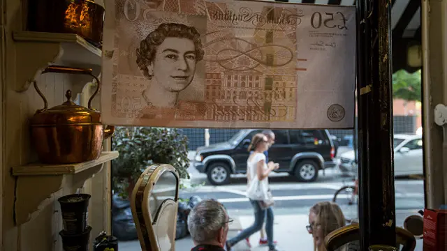 полотно с изображением банкноты в 50 фунтов