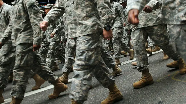 По оценкам Национального центра по вопросам равенства трансгендеров, в армии США служат до 15000 трансгендеров