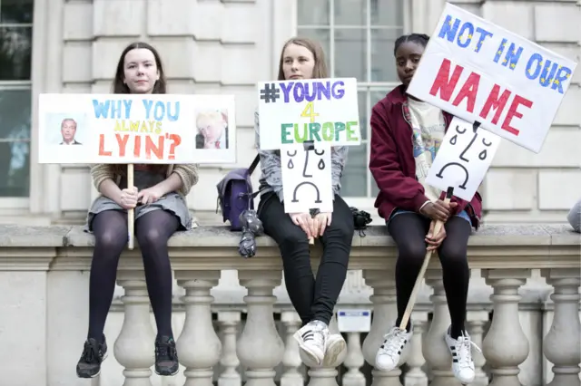 Giới trẻ Anh biểu tình sau Brexit