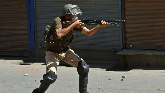 حملے کے بعد مقامی لوگوں نے فوج اور حکومت کے خلاف احتجاجی مظاہرے کیے