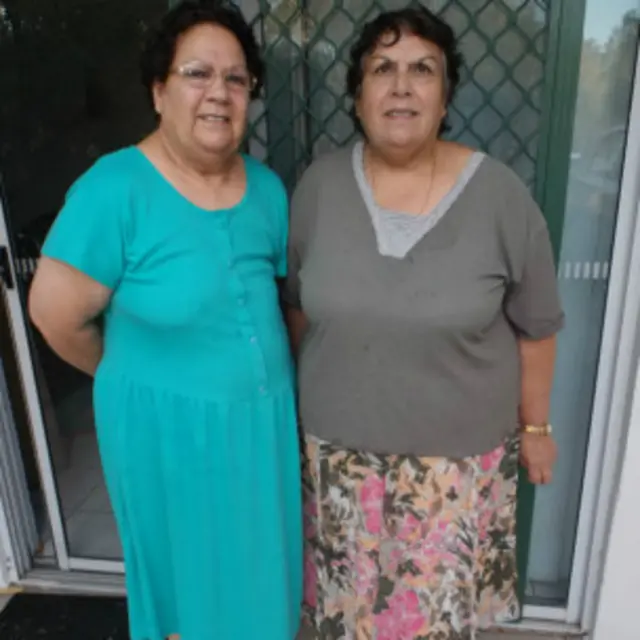 رېچل (Rachel) او بېرل (Baryl) دوې خويندې چې په اېليس سپرينګز (Alice Springs) کې اوسېږي د دوی نيکه سيد سټور (ستار) Sayed Sataor له پښين څخه راغلی و او له يوې اباريجينۍ ښځې سره يې واده کړی و