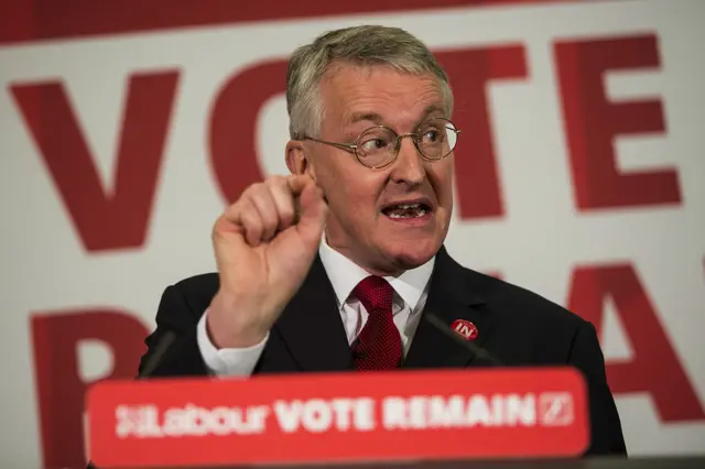 工党影子外交大臣本恩在游说期间依据工党立场支持英国留在欧盟。