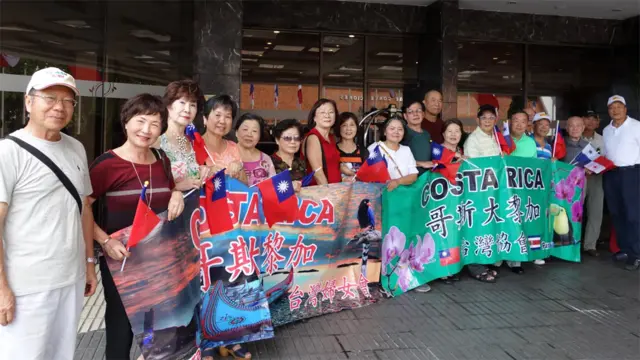 哥斯达黎加台侨在巴拿马城欢迎蔡英文（BBC中文网图片25/6/2016）