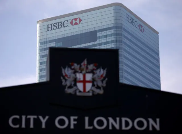 位于伦敦金丝雀码头的汇丰银行总部(资料图片)